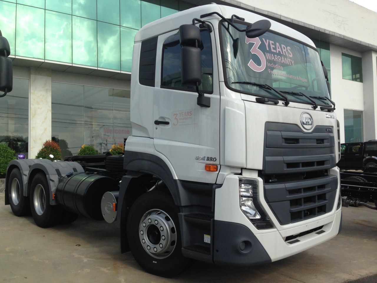 UD Quester 330HP 6x4